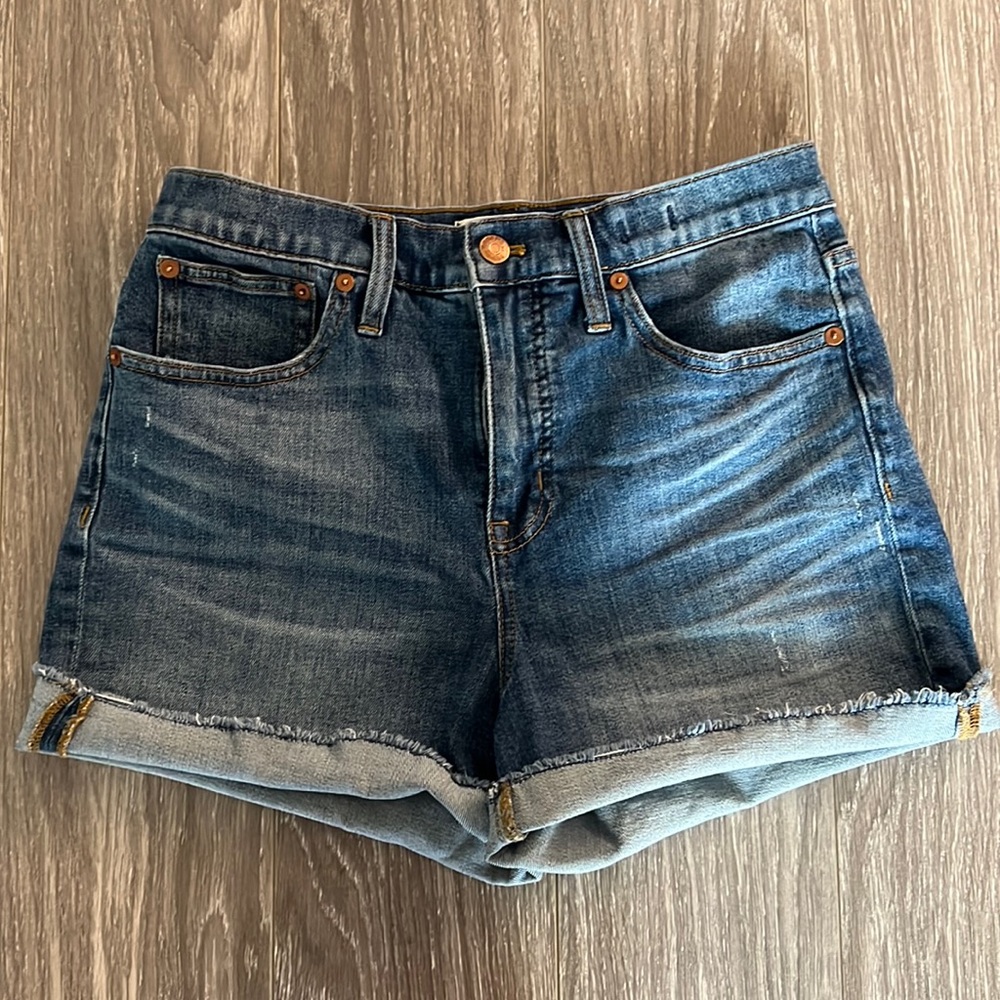 High-Rise Denim Shorts in Quintell Wash: TENCEL™ Lyocell Edition Size 27